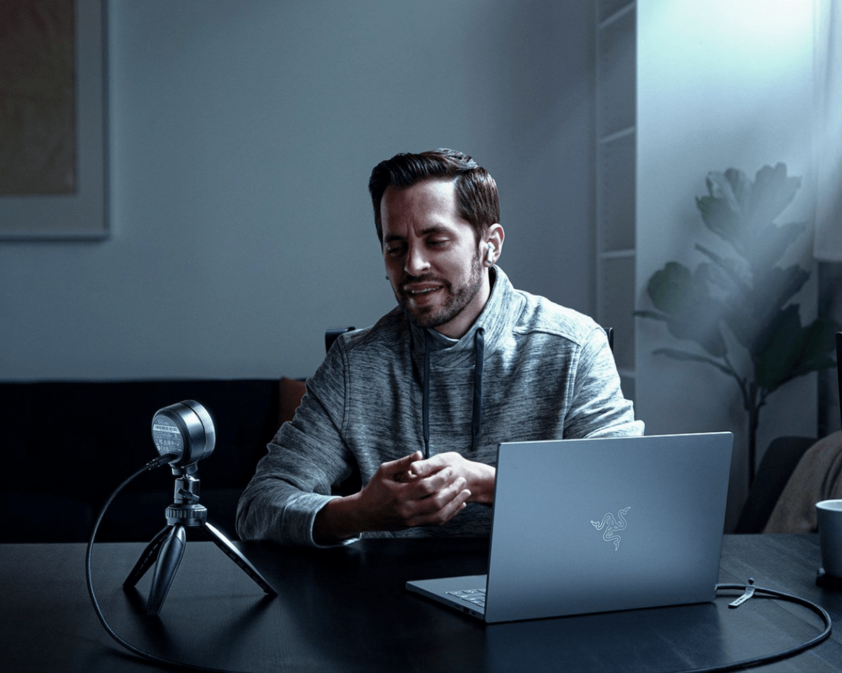 Razer Kiyo Pro USB Camera with Light Sensor